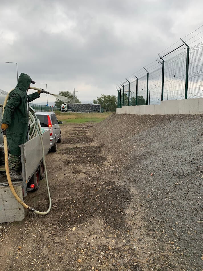 Oporný múr zo strany