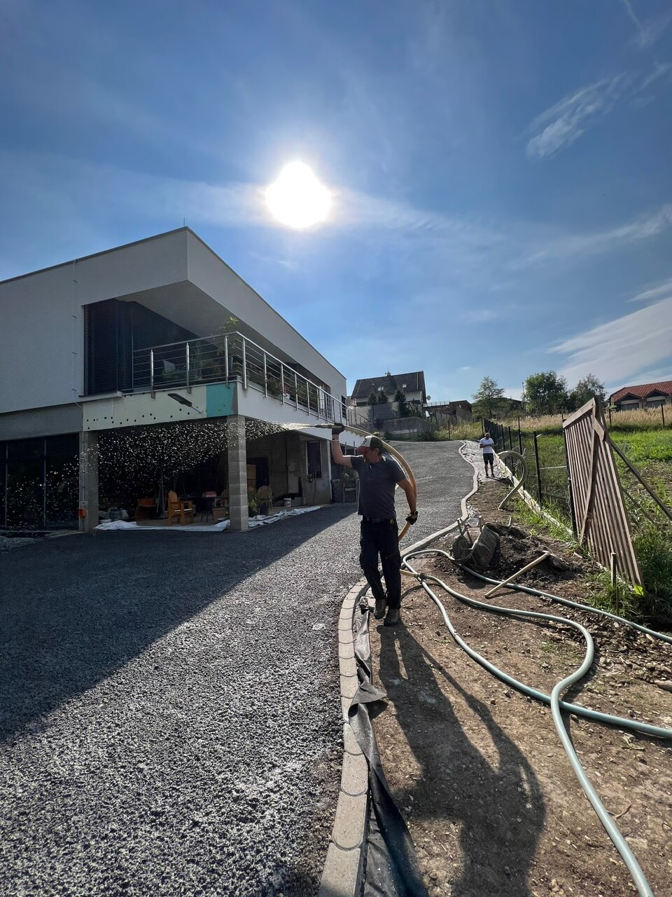 Oporný múr zo strany