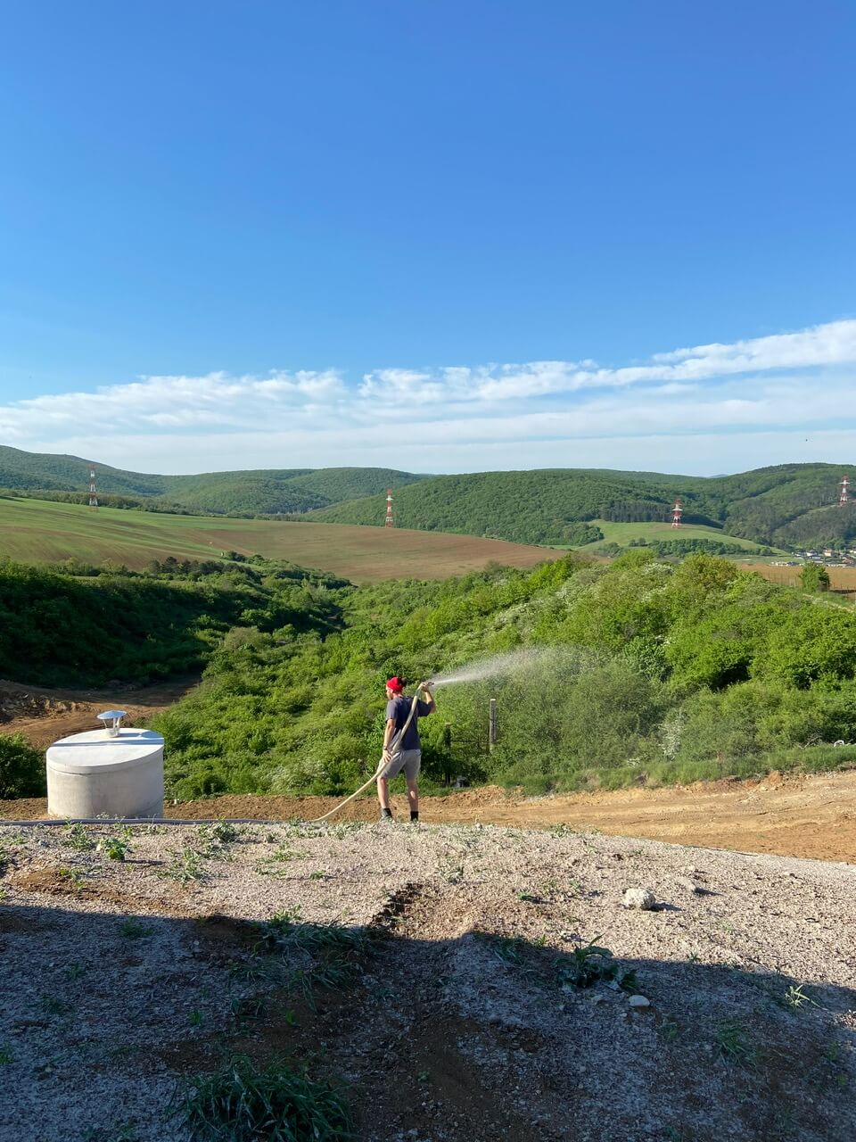 Oporný múr zo strany