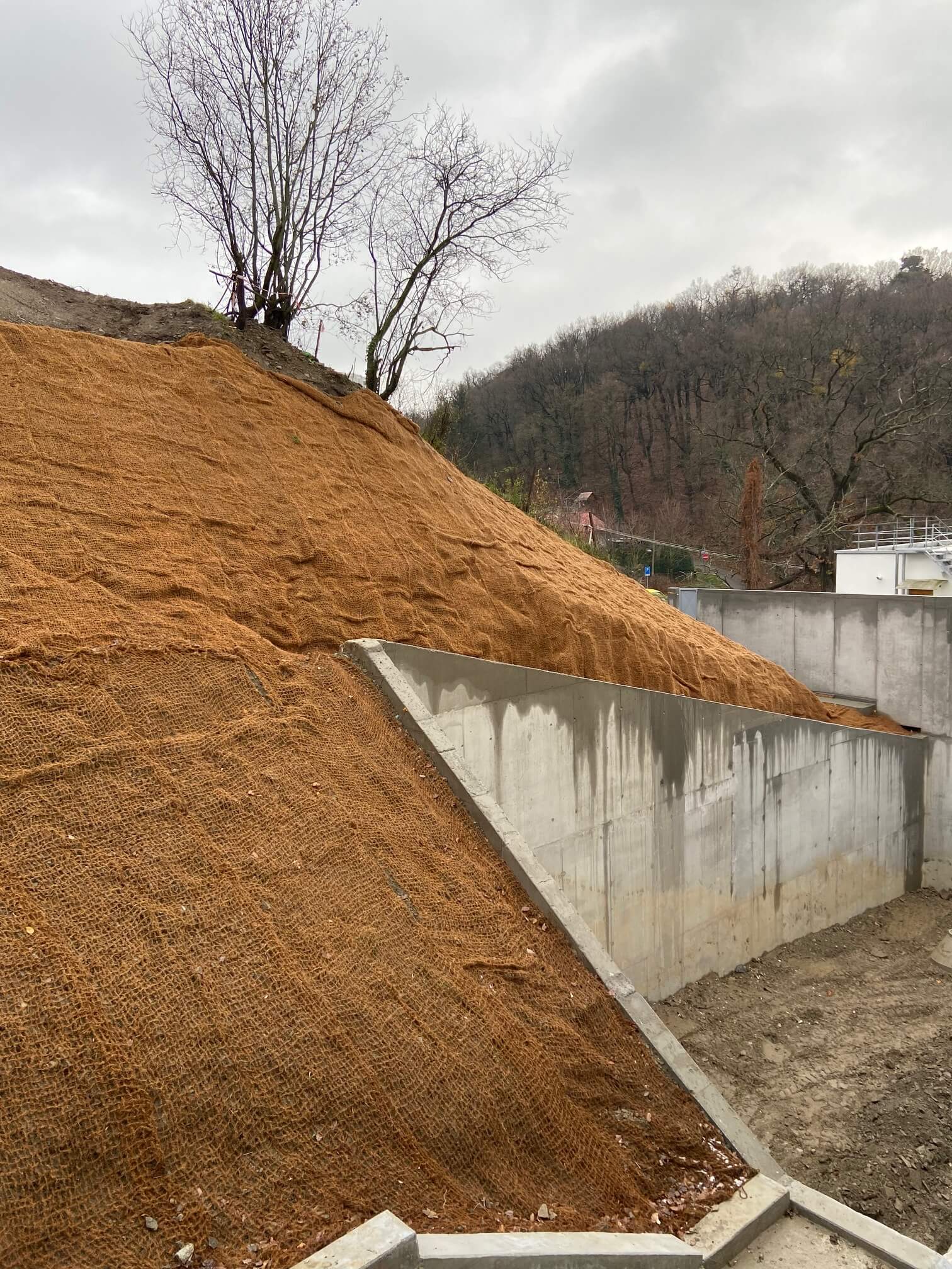 Spevňovanie svahu detail